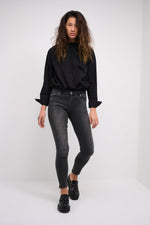 My Essential Wardrobe 31 Celina - Mid slim jeans - HUSET Men & Women (9414437962075)