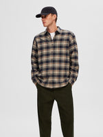 Selected Homme Owen - Fløjelsskjorte i loose fit - HUSET Men & Women (8502403662171)